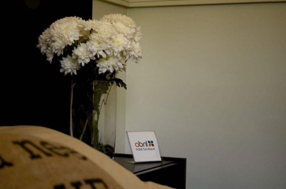 Abril Boutique 2*